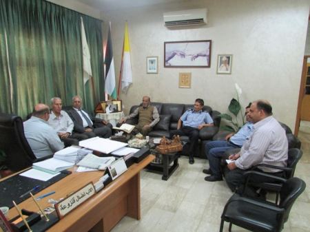 بلدية وشرطة الزبابدة يزوران قاعات الثانوية العامة في البلدة